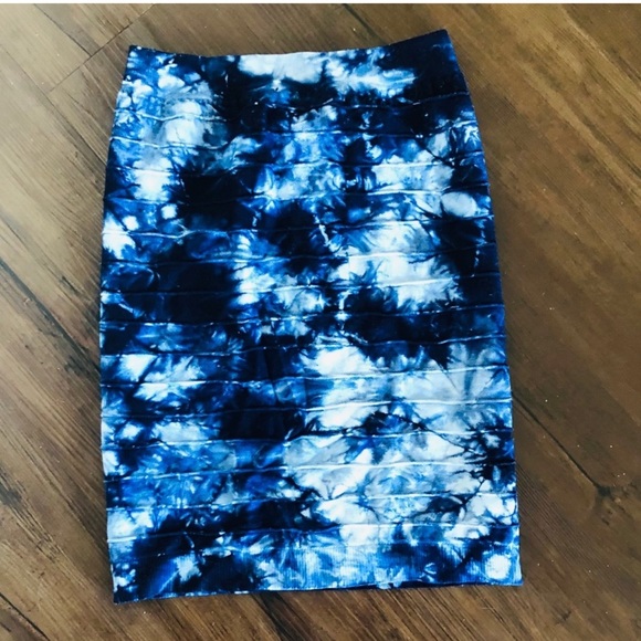 BEBE BLUE TIE DYE BANDAGE KNIT SKIRT - Picture 1 of 5